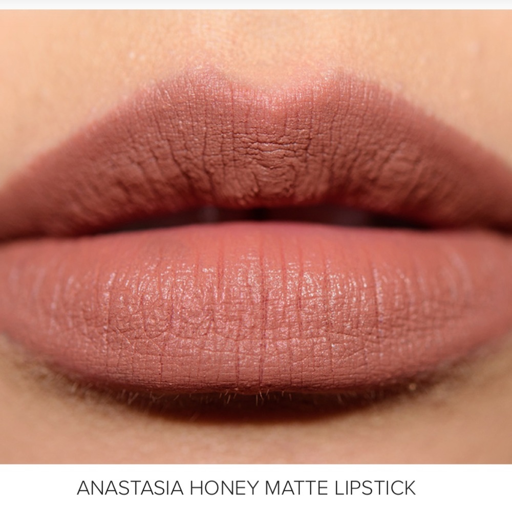 🆕ABH matte lipstick shade honey